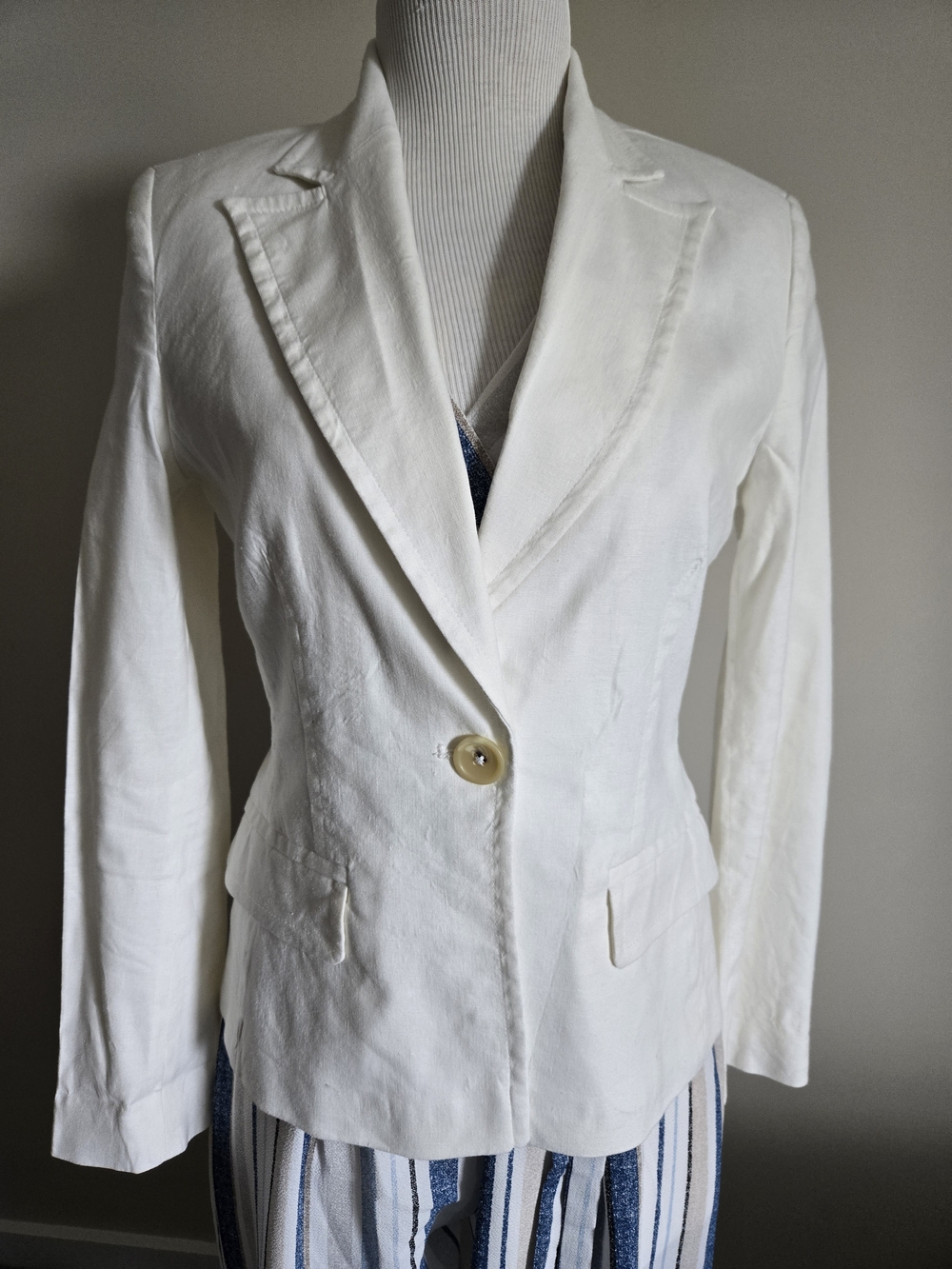 Banana Republic White Single-Button Tailored Blazer